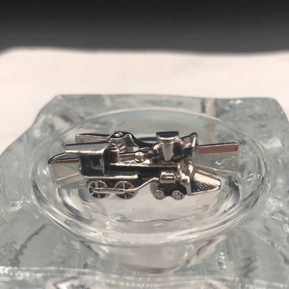 Vintage LNC Signed Anson Silver tone Train Tie Clip and and Cuff Link Set - Picture 2 of 7